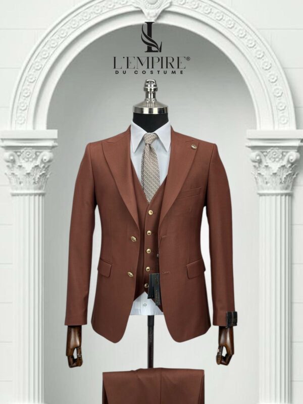 COSTUME 3 PIÈCES MARRON CLAIR BOUTON DORÉ