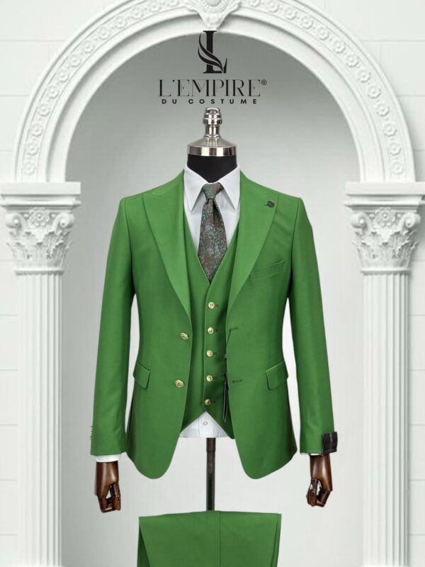 COSTUME 3 PIÈCES VERT CLAIR BOUTON DORÉ
