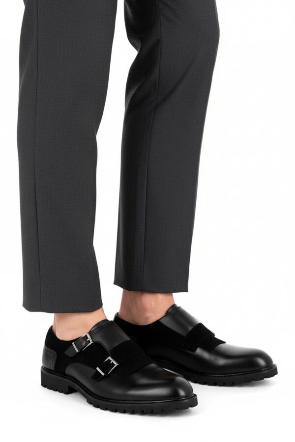 CHAUSSURE NOIRE A DOUBLE BOUCLE